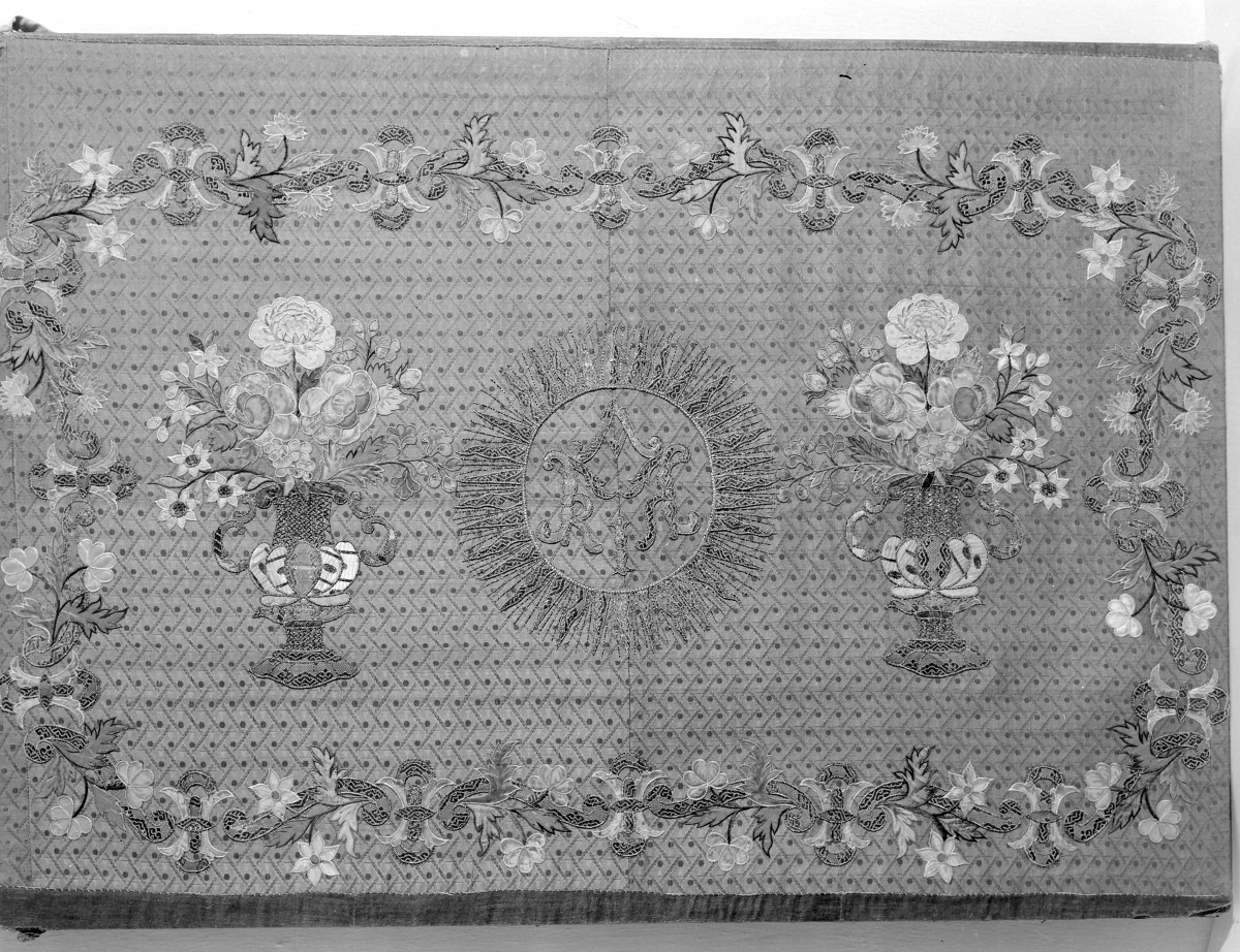 Kościół pw. Wniebowzięcia NMP i Świętego Józefa - antepedium z anagramem, pierwsza połowa XVIII, skan 1