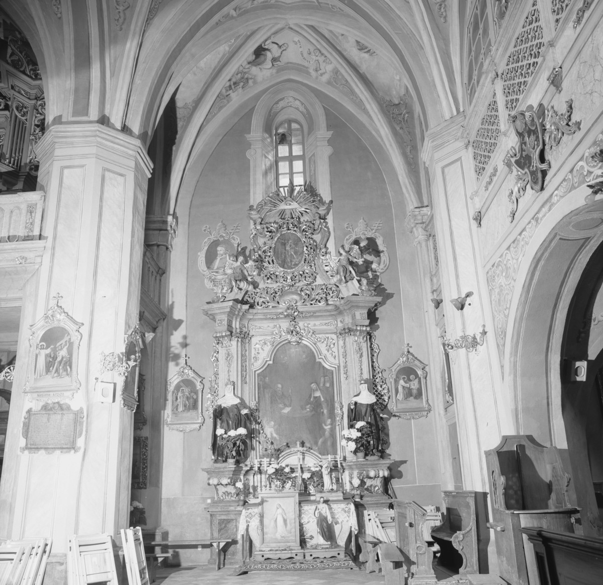klasztor ss. Mniszek Benedyktynek - kościół pw. Najświętszej Maryi Panny i św. Wojciecha - wnętrze - przęsło zachodnie - ołtarz boczny, skan 1