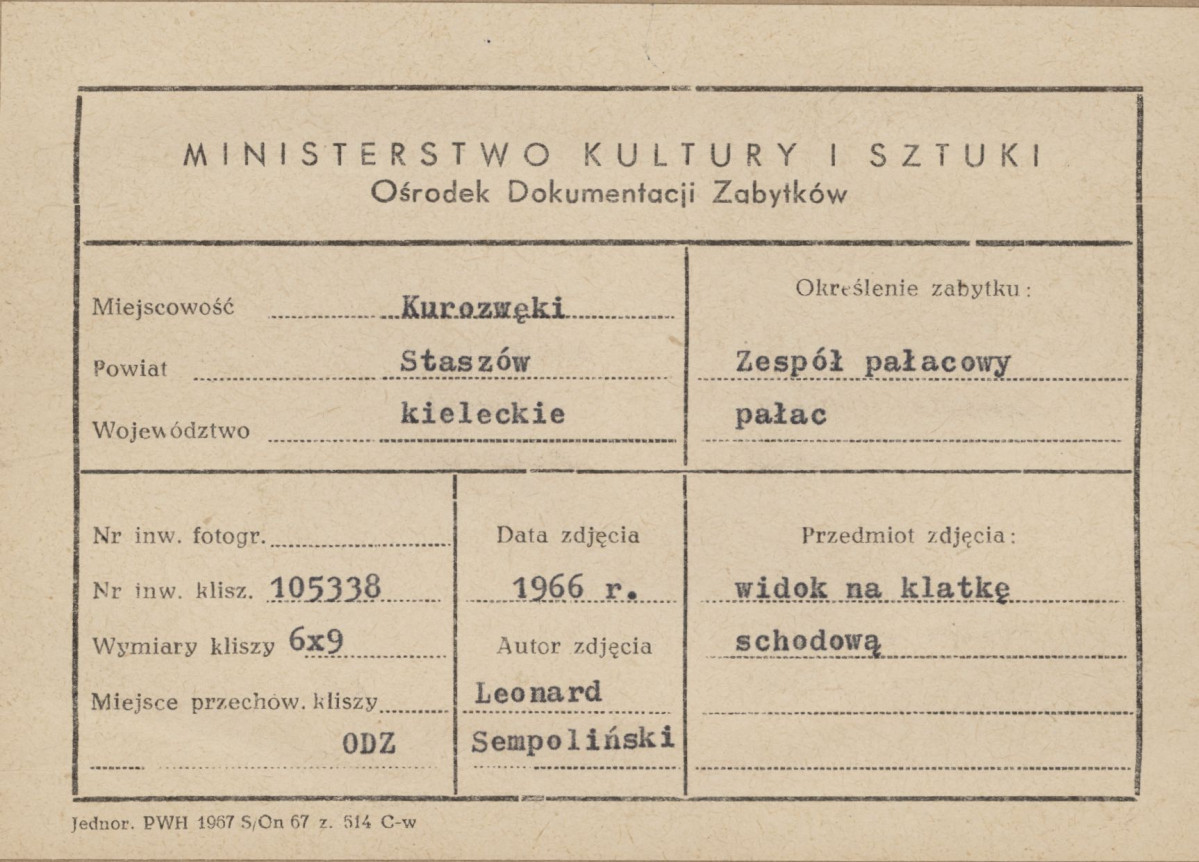 Zespół pałacowy - pałac, wnętrze, widok na schody - metryczka, skan 1
