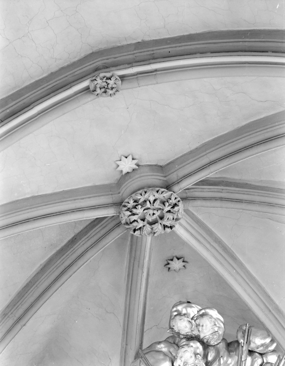 sanktuarium św. Jadwigi Śląskiej - kościół: kaplica św. Jadwigi - sklepienie, zwornik, skan 1