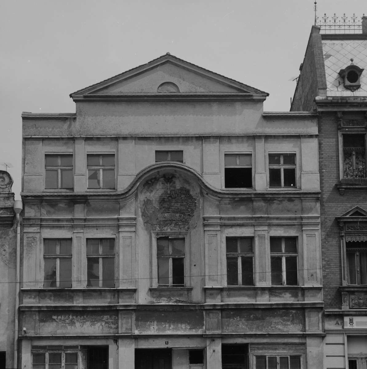 dom mieszkalny - elewacja frontowa - fragment, skan 1