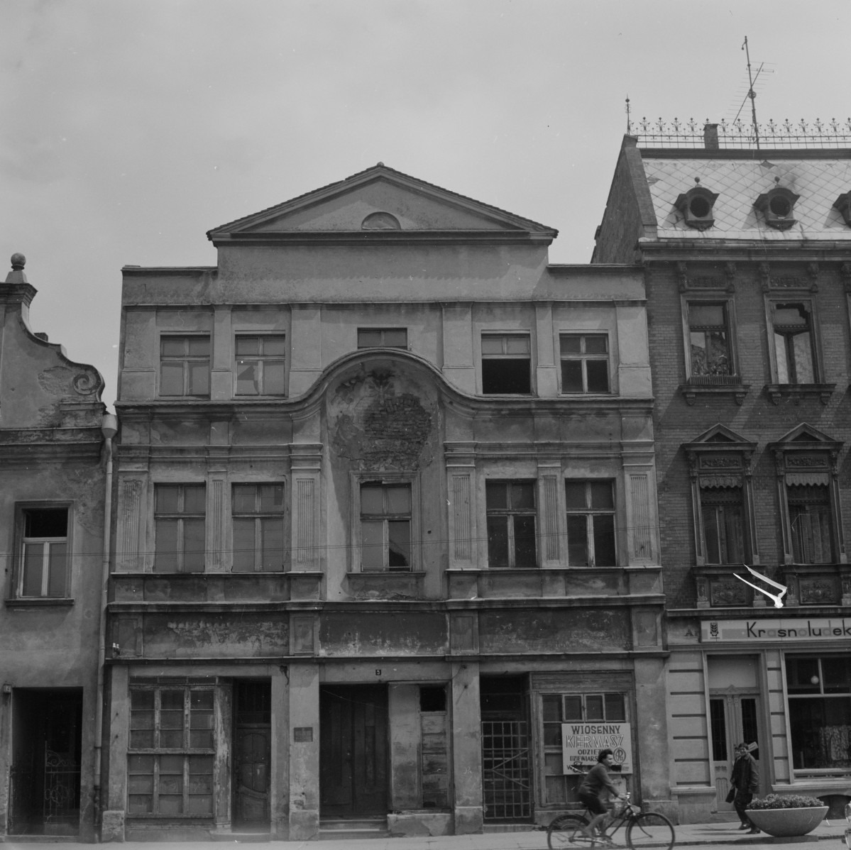 dom mieszkalny - elewacja frontowa, skan 1