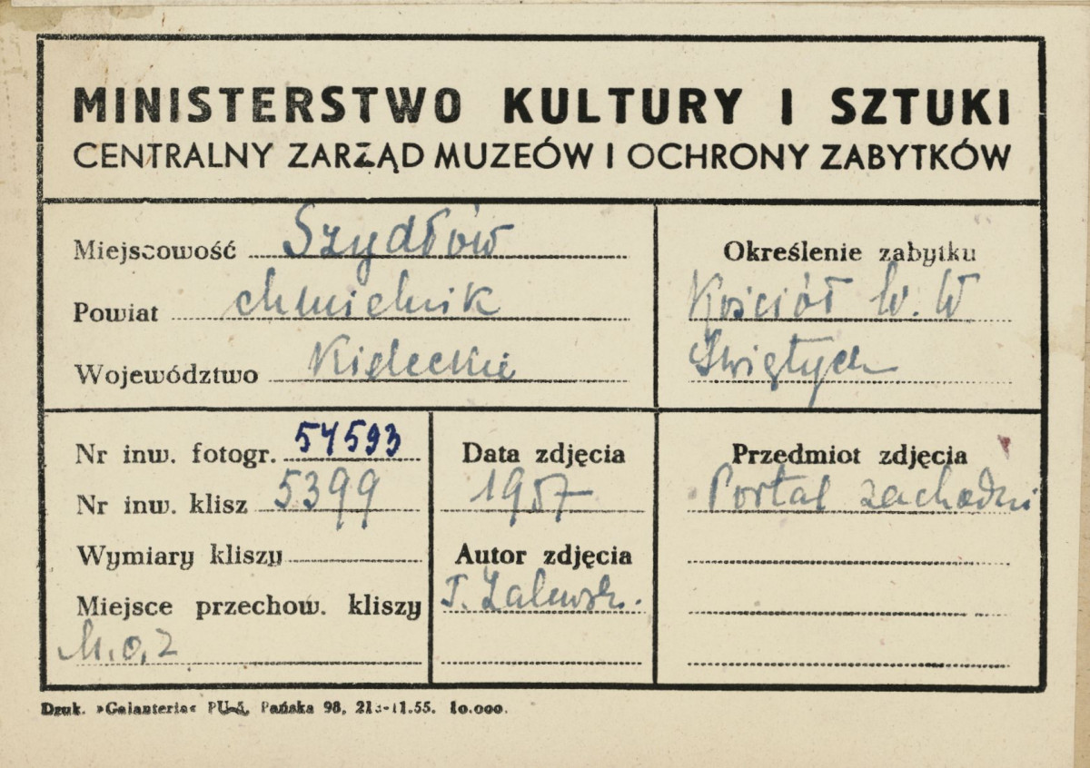 Kościół filialny - widok na portal w elewacji zach.  - metryczka   , skan 1