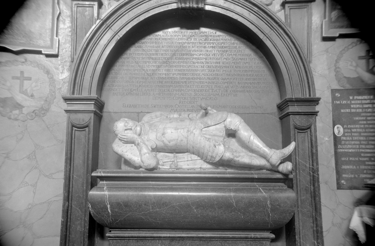 Kościół klasztorny p.w. Matki Boskiej Anielskiej - wnętrze: nagrobek Zygmunta Tarły fundatora, skan 1