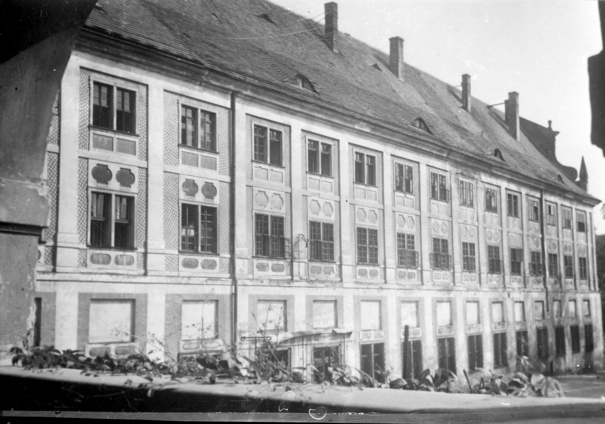 Opactwo Cystersów - skrzydło wschodnie - elewacja, skan 1