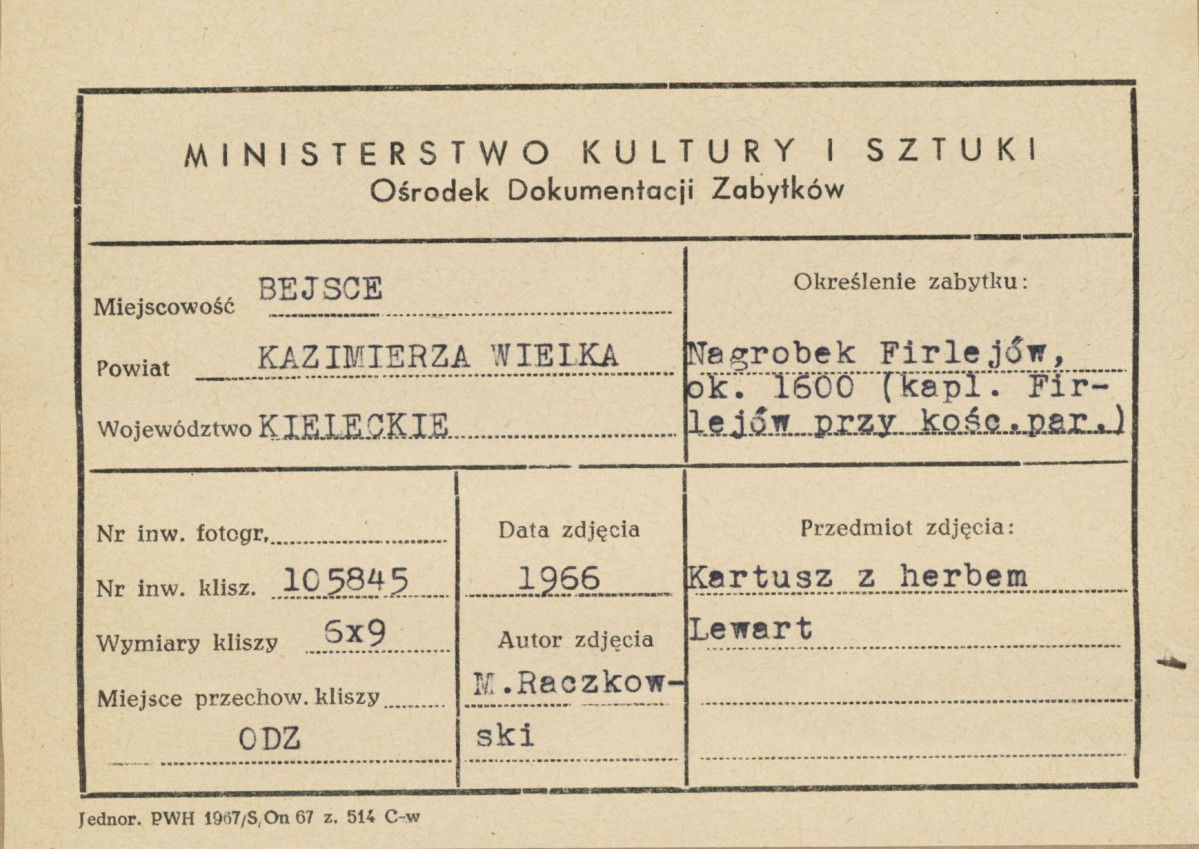 Kaplica Firlejów - nagrobek Firlejów - kartusz z herbem Lewart - metryczka, skan 1