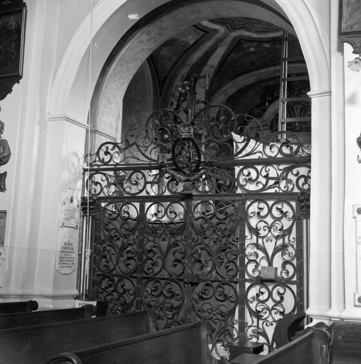 kościół św. Józefa i św. Piotra - krata do kaplicy, detale, skan 1