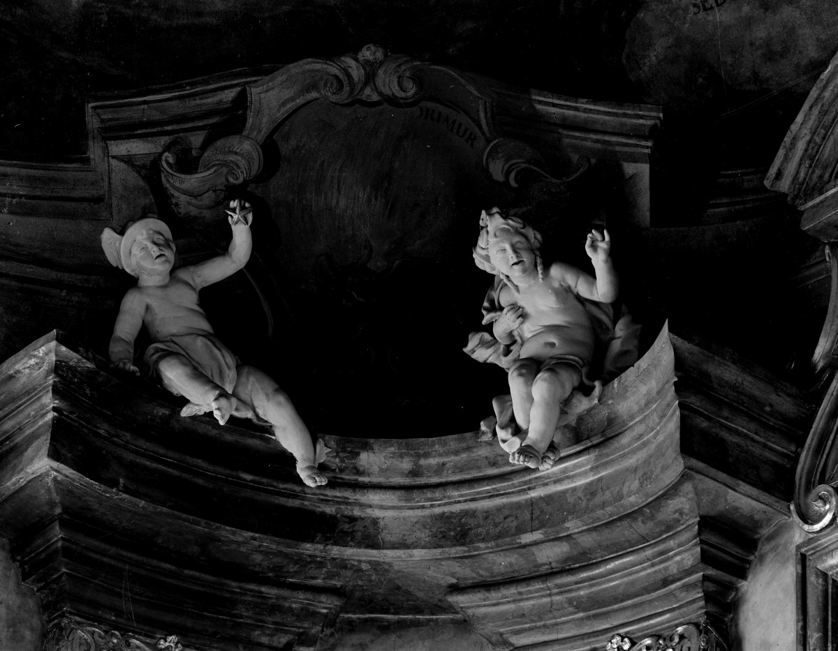 katedra św. Stanisława i św. Wacława - kaplica Matki Bożej Świdnickiej (kaplica rzeźników), dekoracja, putto, skan 1