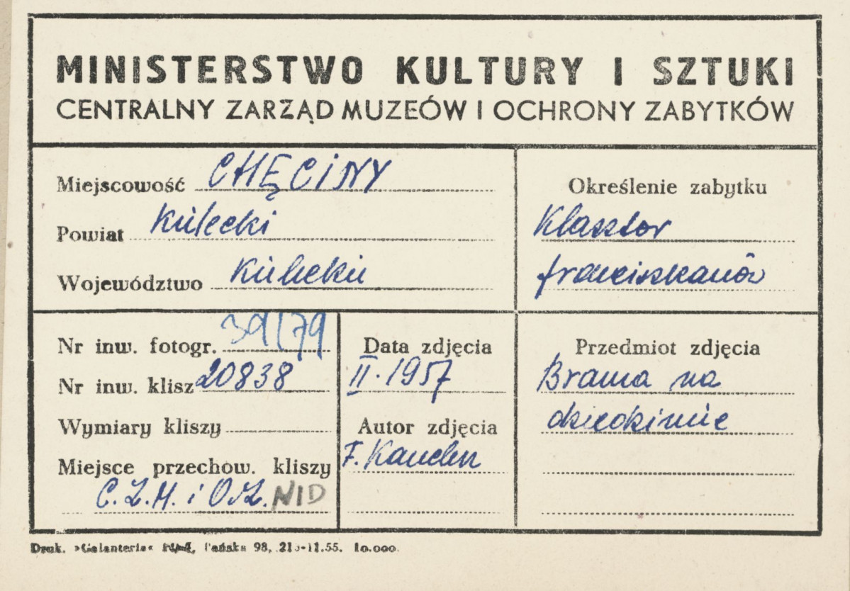 Zespół klasztorny Franciszkanów - widok na bramę - metryczka, skan 1