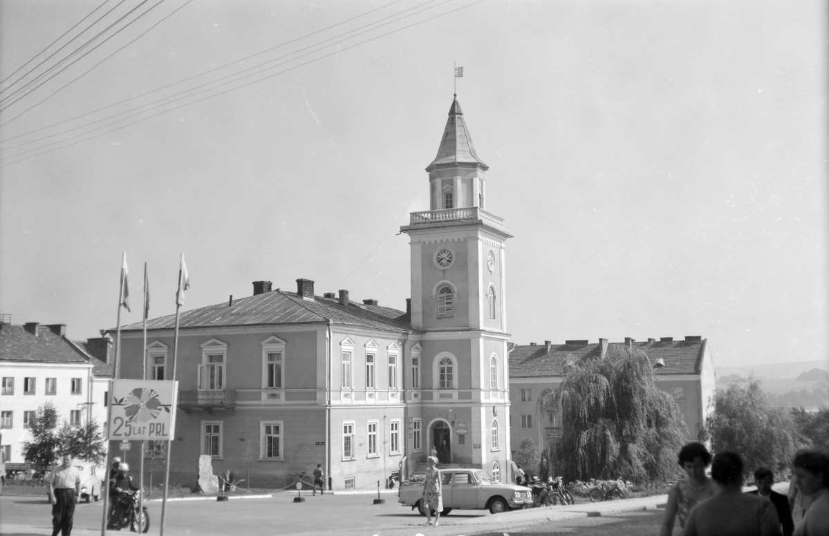 ratusz, obecnie muzeum, widok ogólny, skan 1