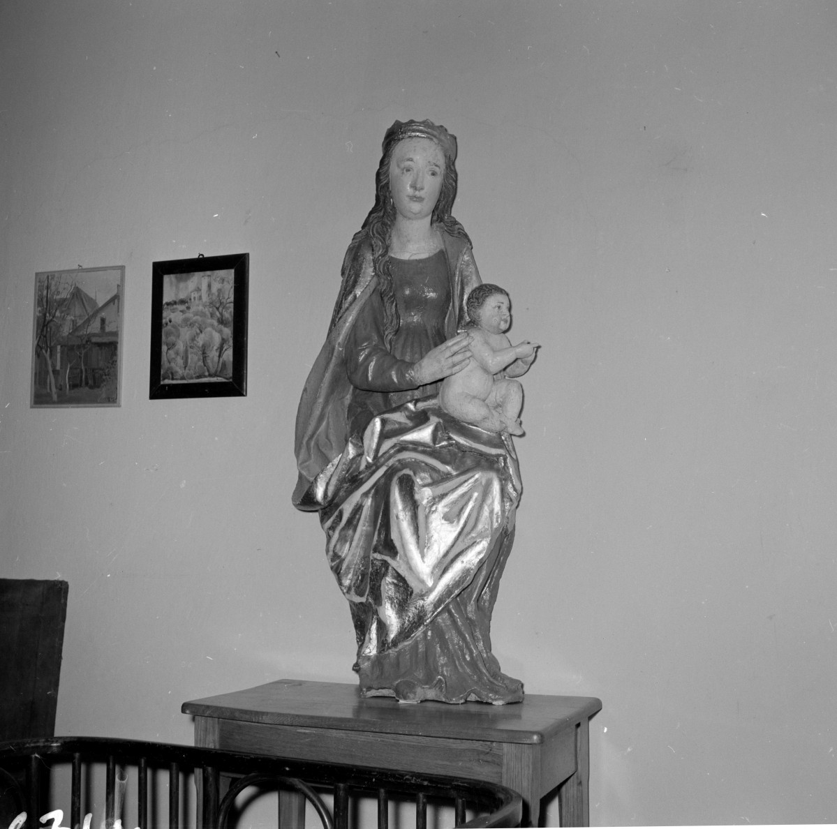 muzeum archidiecezjalne - rzeźba - Madonna z dzieciątkiem, skan 1