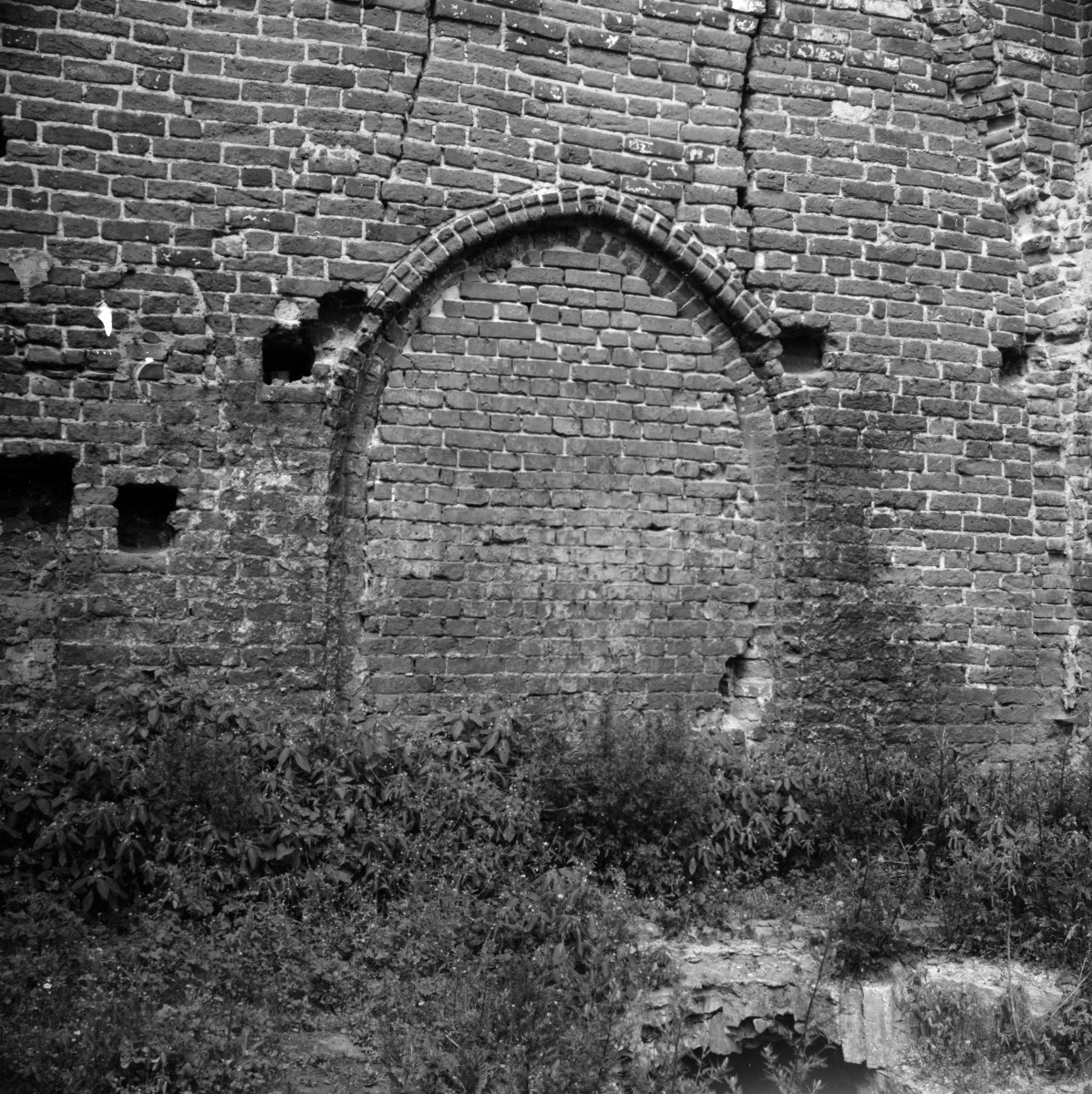 kościół pw. Św. Ducha, ob. Biblioteka Wojewódzka - wnętrze: ściana zachodnia, fragment, skan 1