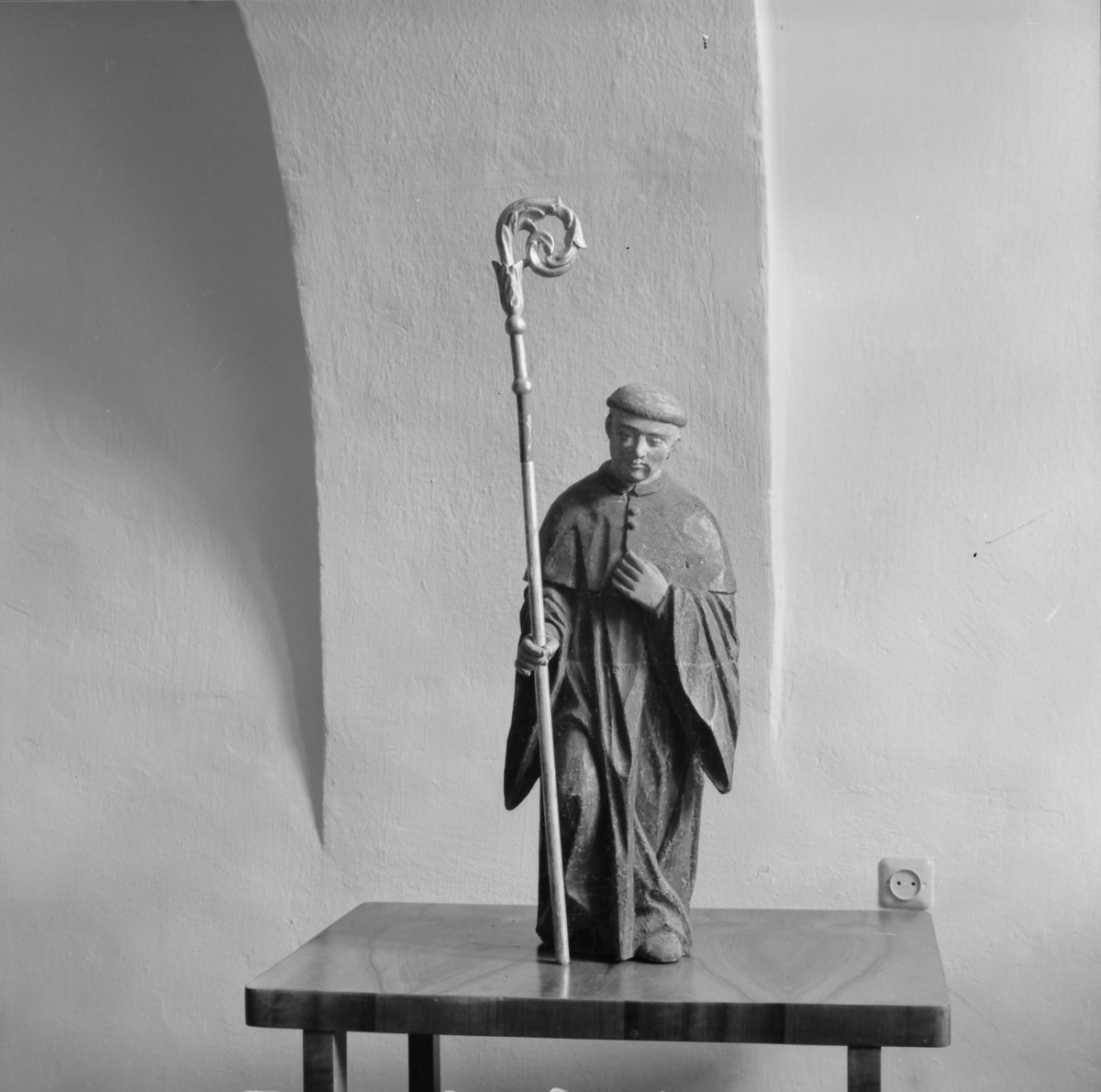 klasztor ss. Mniszek Benedyktynek - zbiory - rzeźba zakonnika z XVIII wieku, skan 1