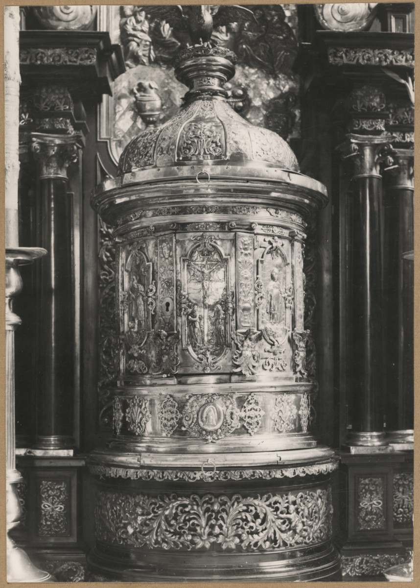 Katedra - wnętrze, widok cyborium na ołtarzu kaplicy mansjonarskiej, skan 1