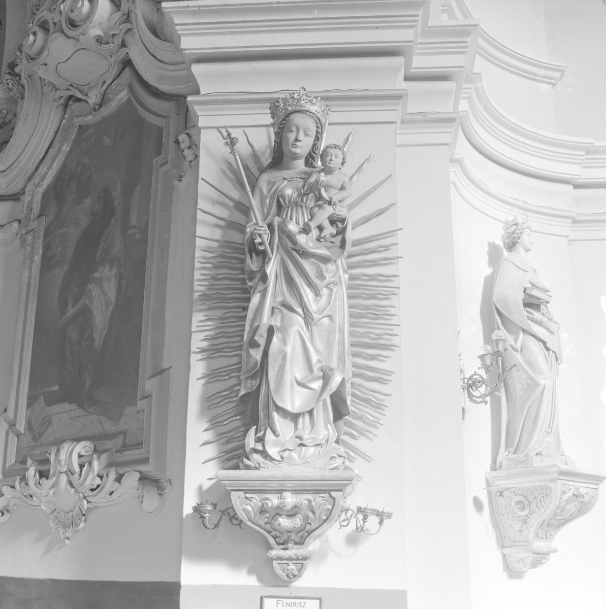 Kościół św. Maurycego - wnętrze. Rzeźba N.M.P z Dzieciątkiem., skan 1