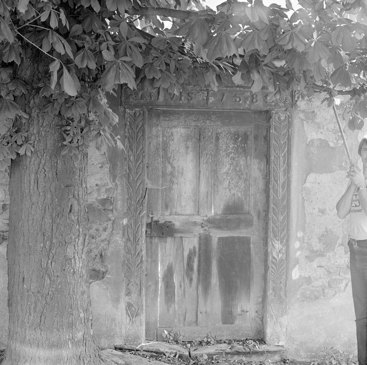 mur przy kościele parafialnym pw. św. Marcina Biskupa - portal z 1758 r., skan 1