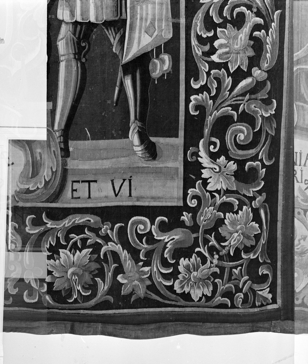 Muzeum Narodowe - Tapiseria z herbem Topór kanclerza Stefana Korycińskiego. Detale., skan 1