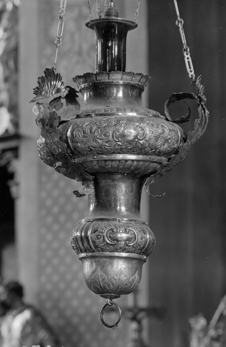 kościół pw. Jana Chrzciciela - Sanktuarium Matki Bożej Grodowieckiej – Jutrzenki Nadziei - wnętrze - lampa wieczna, skan 1