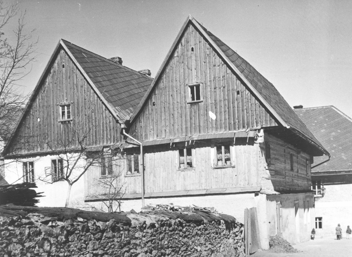 zabudowa miejska - domy - elewacje, skan 1