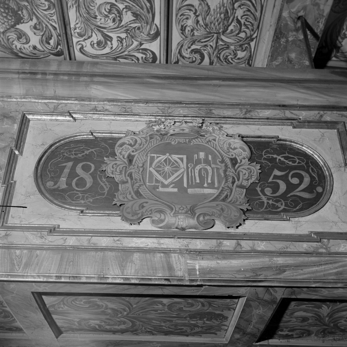 kościół Pokoju im. Trójcy Świętej - wnętrze, dekor loży, skan 1