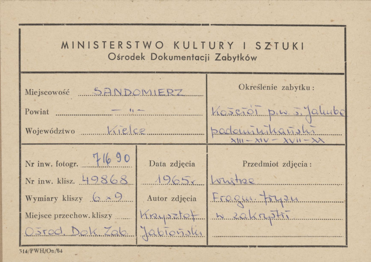  Zespół klasztorny Dominikanów - kościół , fragment ceramicznego fryzu - metryczka, skan 1