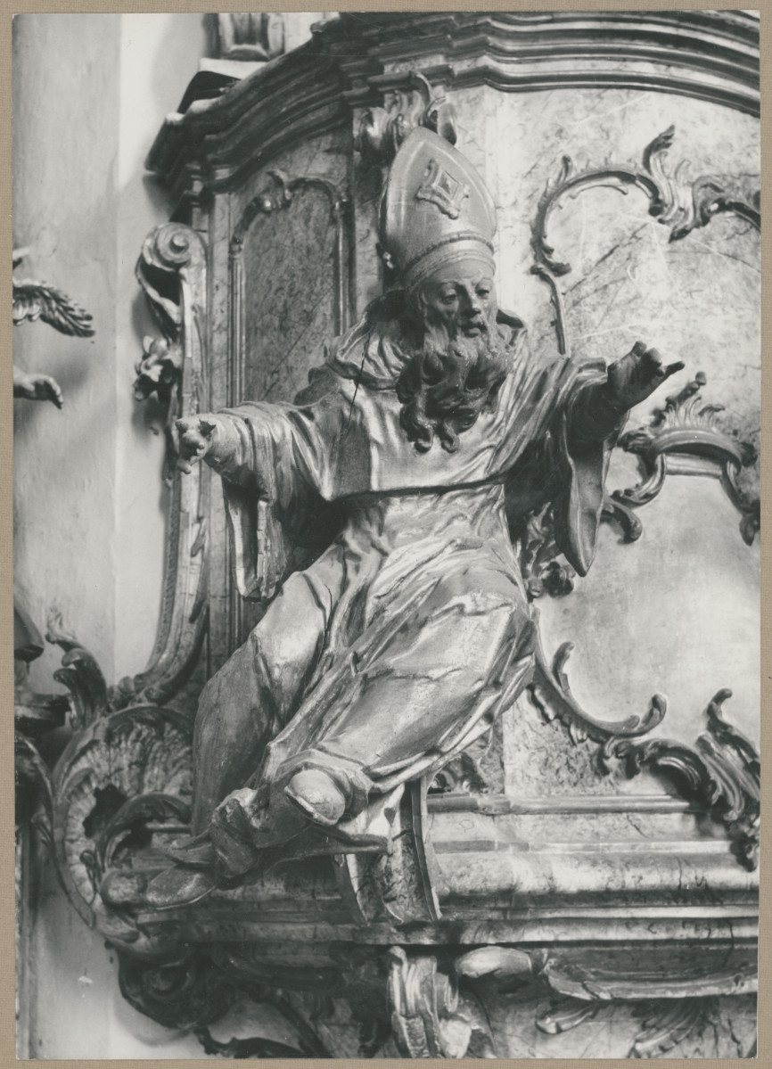Zespół klasztorny - kościół, wnętrze, fragment ambony, skan 1