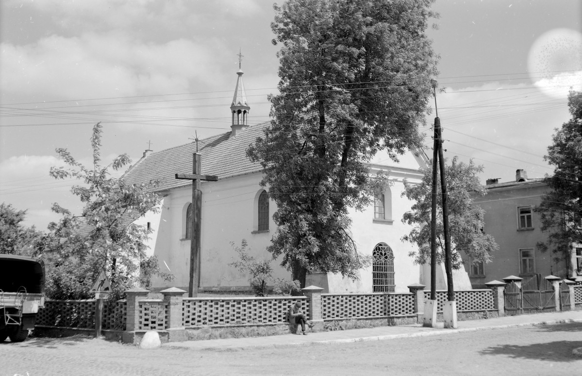 kościół Narodzenia Najświętszej Maryi Panny - elewacja frontowa, skan 1