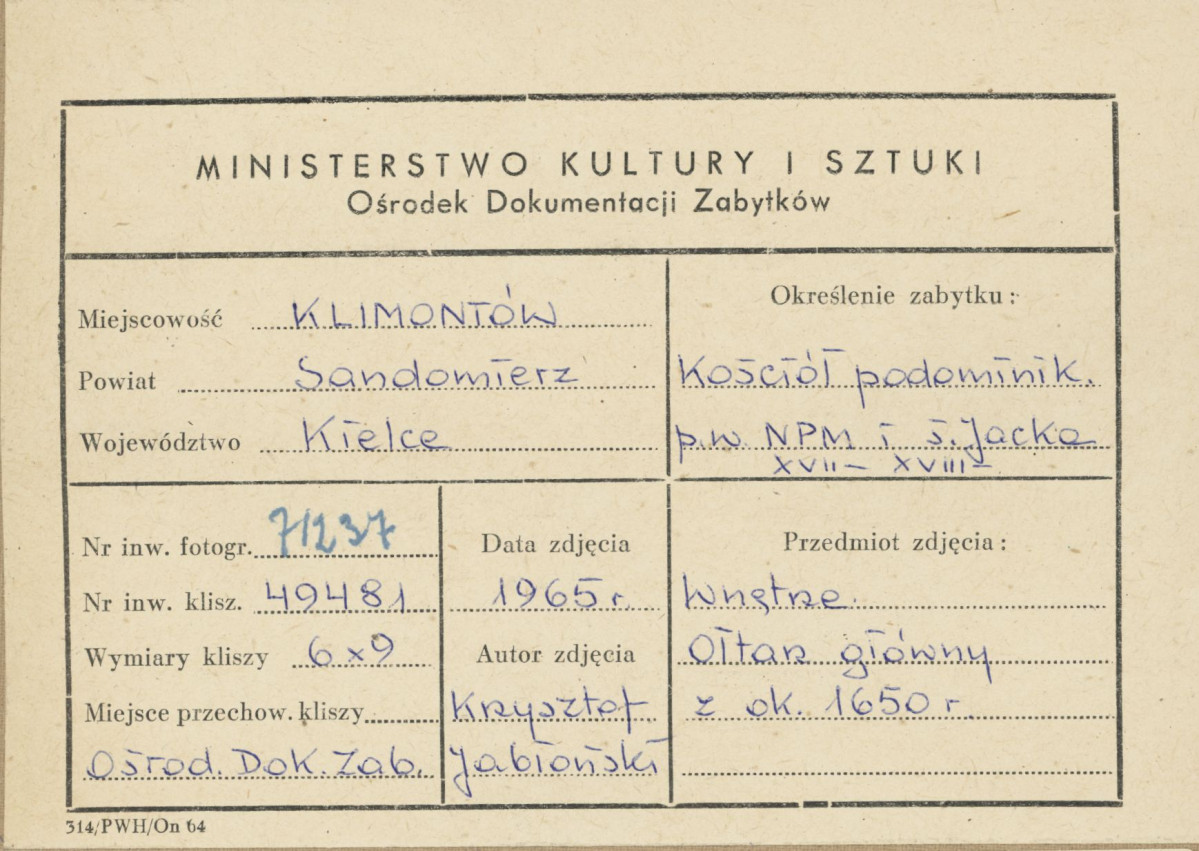 Zespół klasztorny - kościół, wnętrze, widok na ołtarz główny - metryczka, skan 1