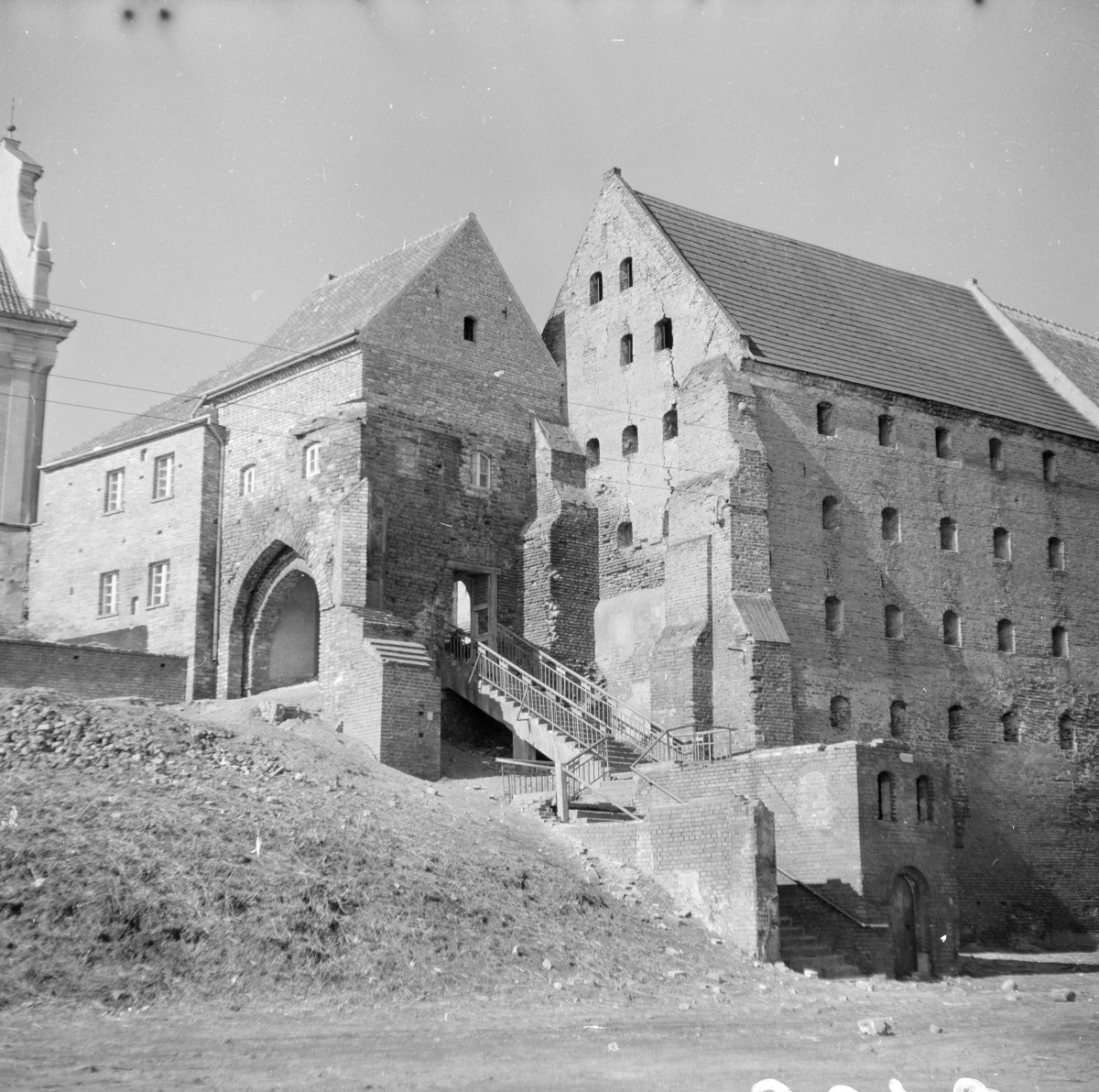 Brama Wodna z pozostałości obwarowań miejskich - widok ogólny, skan 1