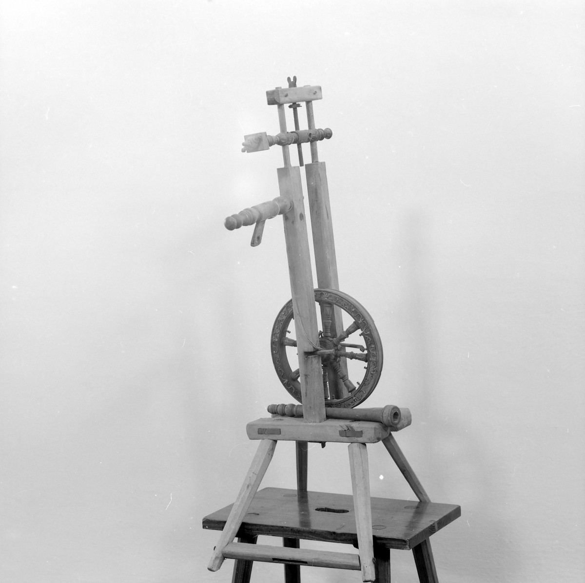 klasztor ss. Mniszek Benedyktynek - zbiory - kołowrotek z XVIII w., skan 1