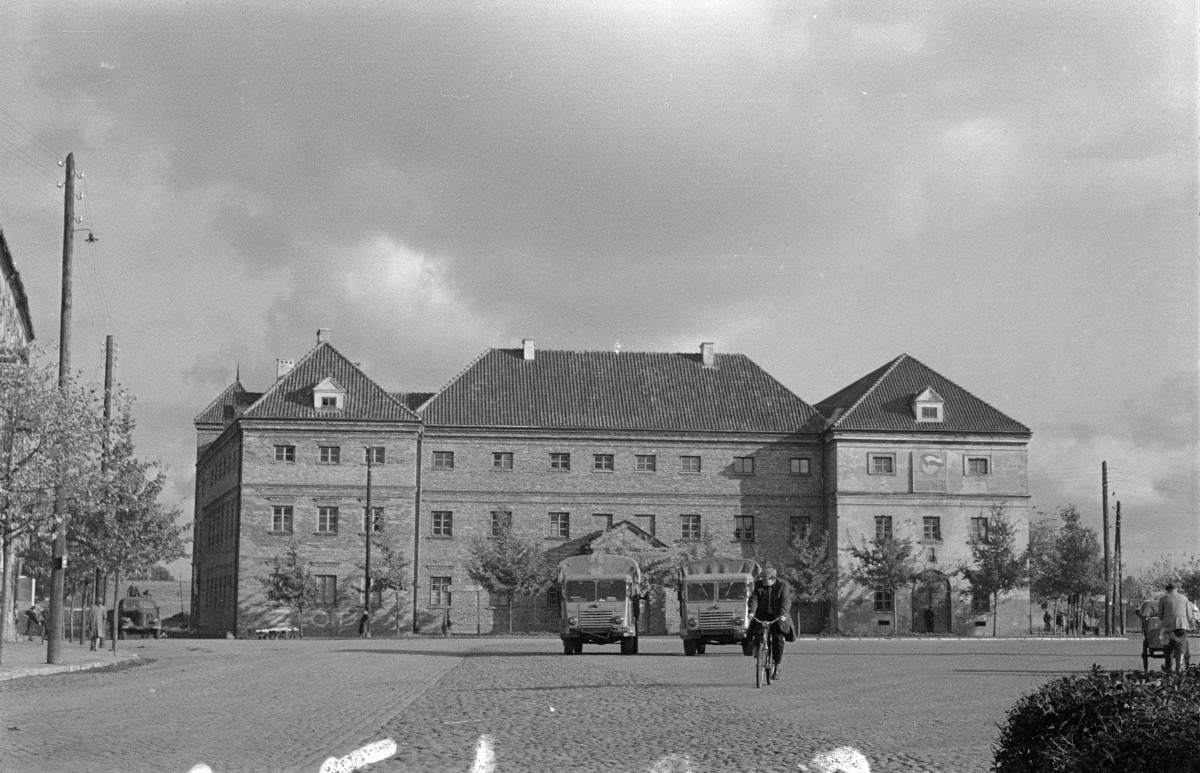 gimnazjum męskie i żeńskie - gmach pomisjonarski, skan 1