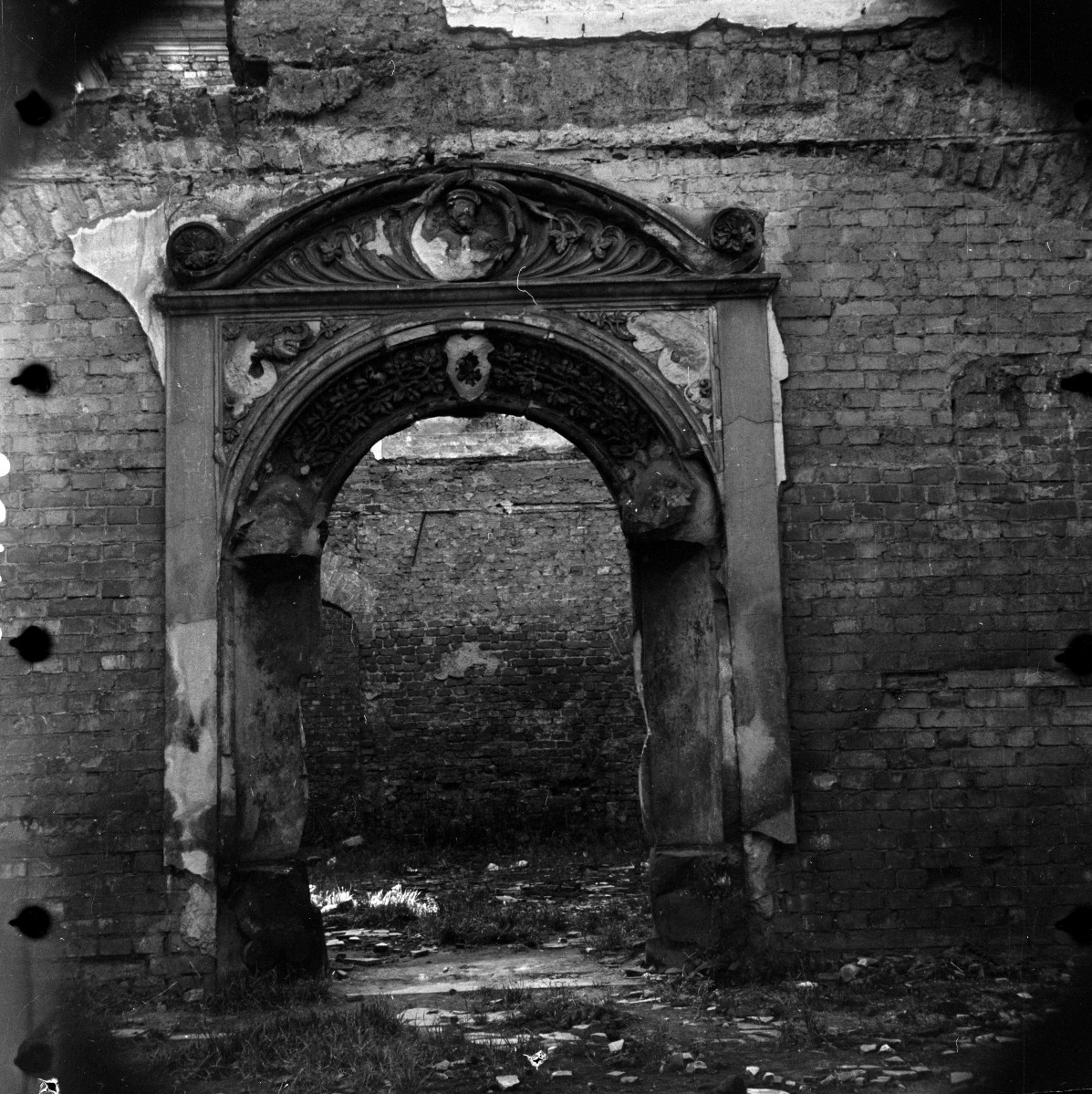 kamienica - portal, skan 1