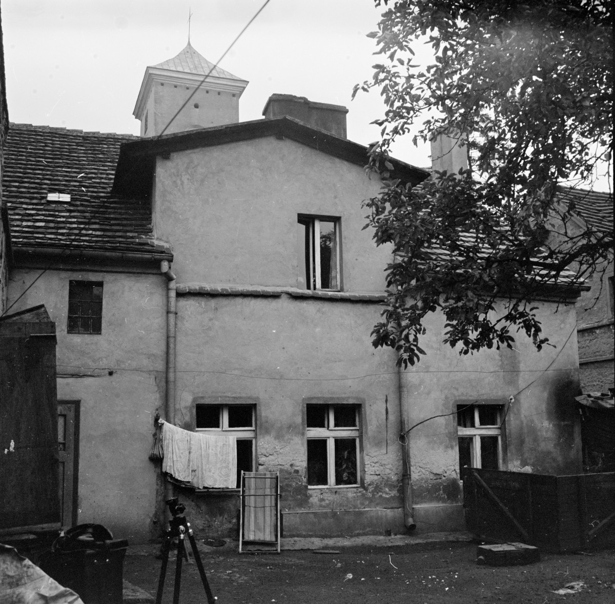 dom mieszkalny - elewacja od podwórza, skan 1