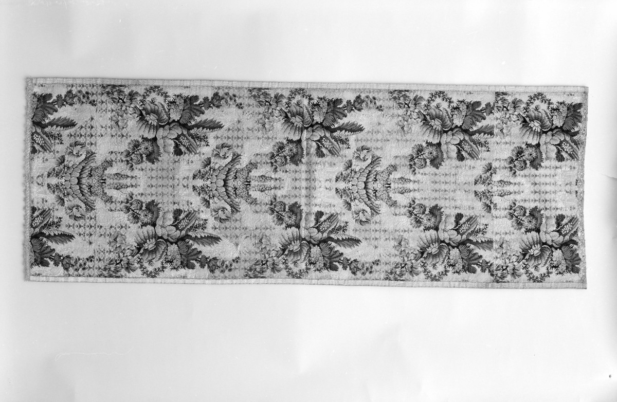 Kościół pw. Wniebowzięcia NMP i Świętego Józefa - biały welonek do komunii z aplikacjami XIX wiek, skan 1