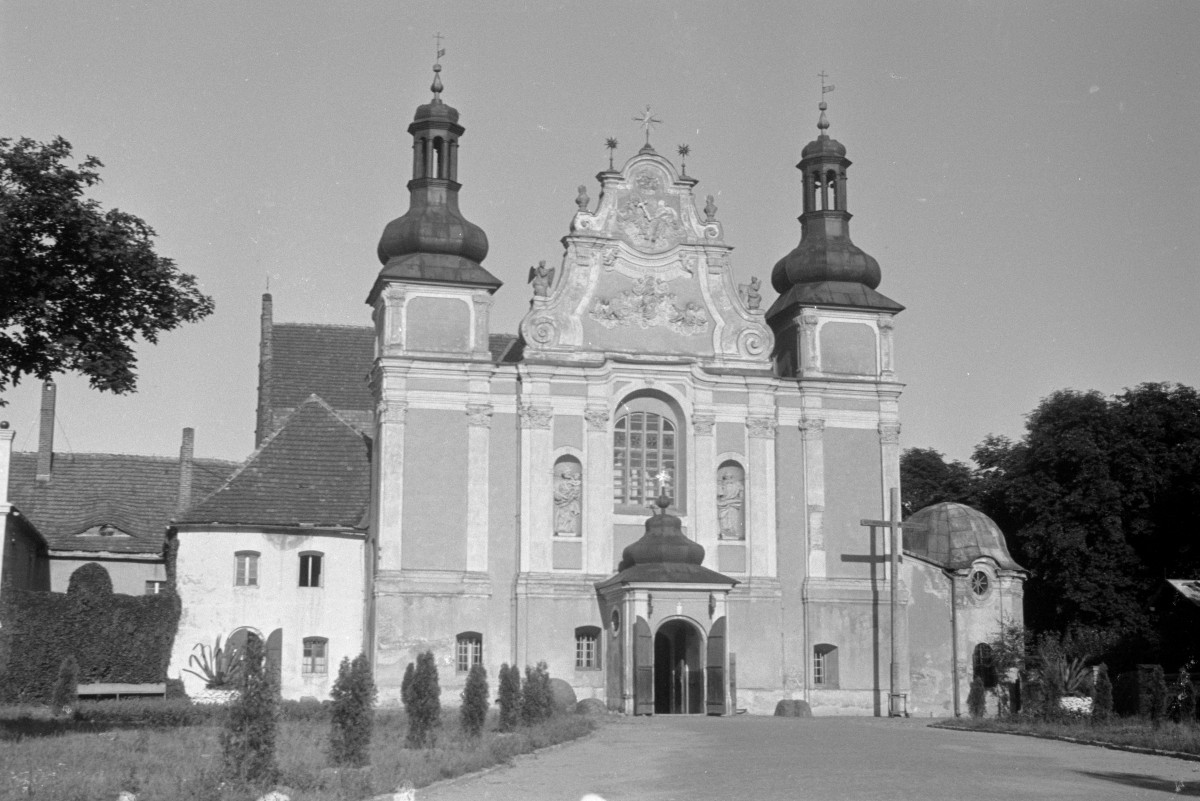 kościół św. Trójcy - elewacja front, skan 1