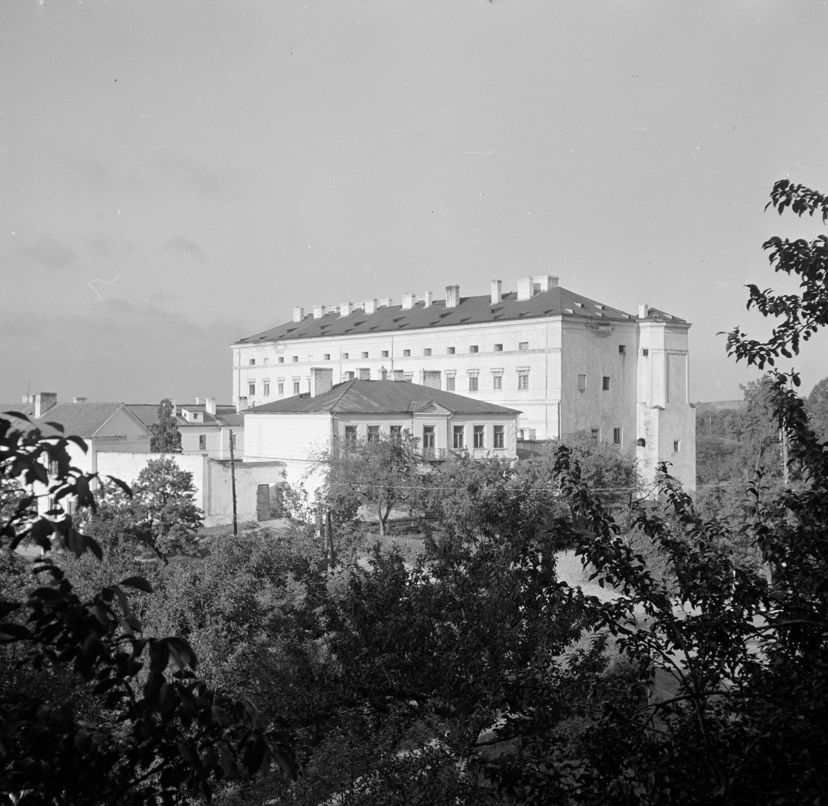 zamek - widok ogólny i wieża "Kurza Noga", skan 1