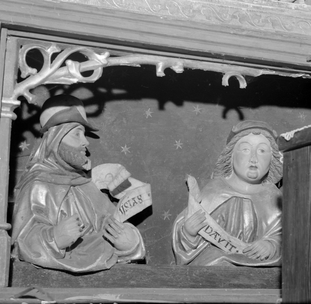 kościół filialny pw. św. Marcina - wnętrze: tryptyk fragment, predella, skan 1