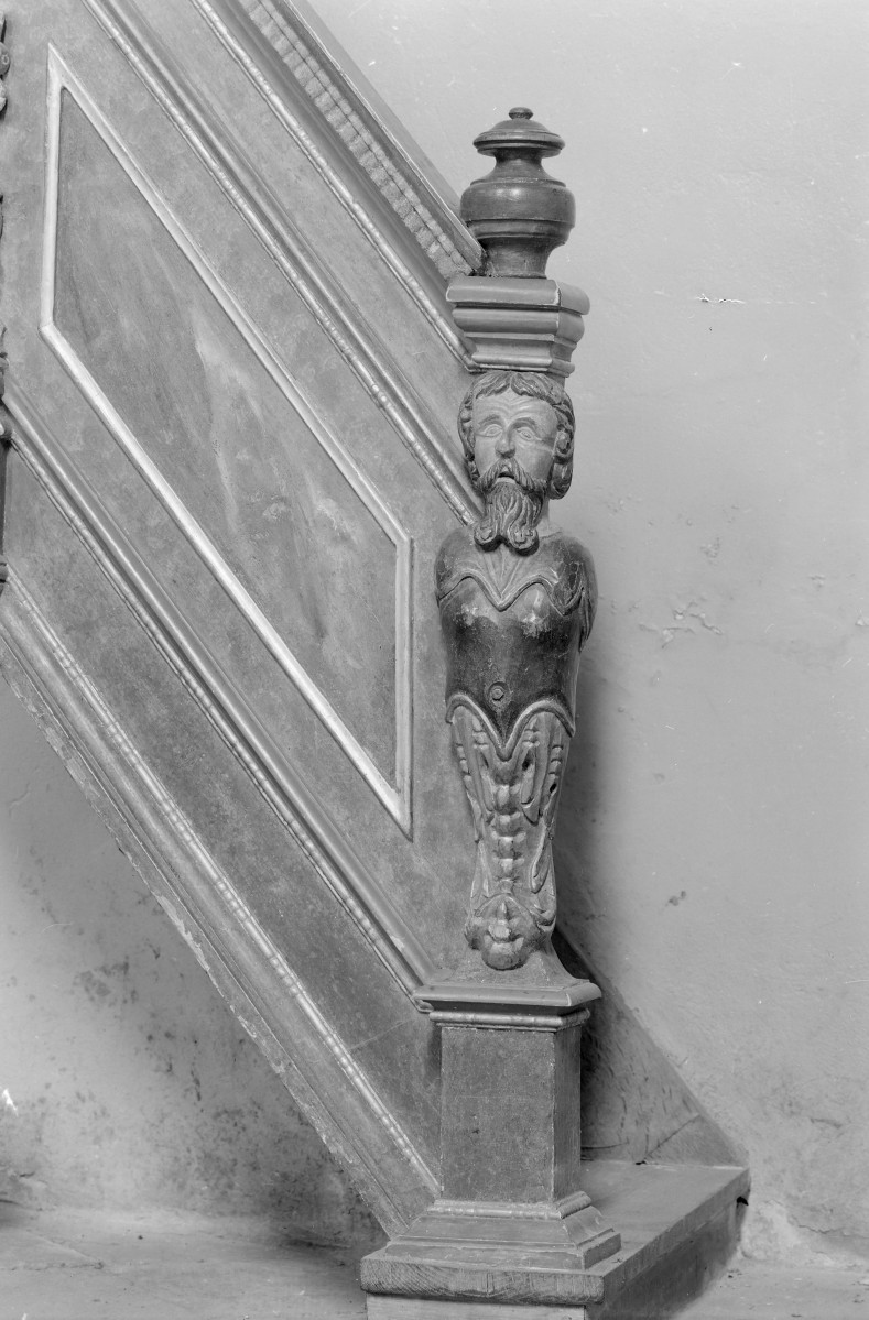 Kościół św. Stanisława Biskupa i św. Tomasza Apostoła - wnętrze: abona i fragment balustrady schodów, skan 1
