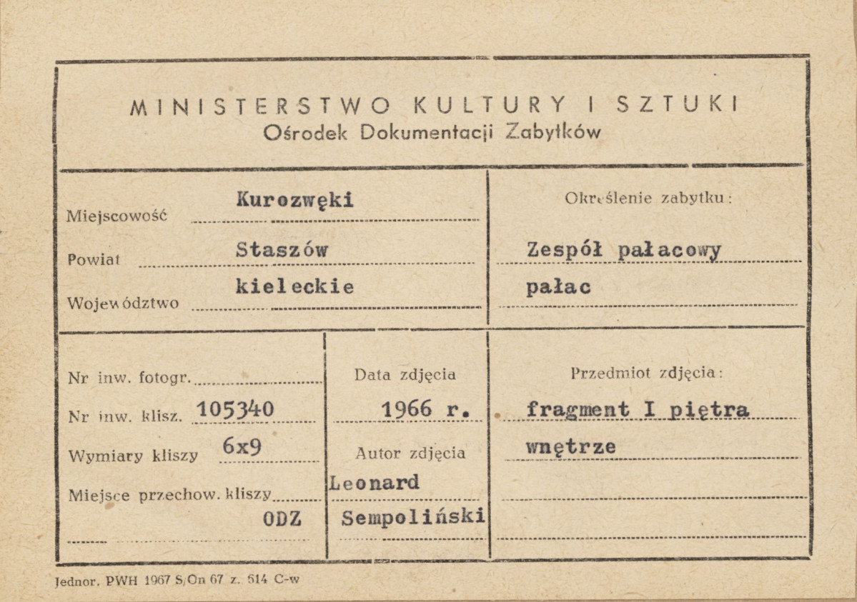 Zespół pałacowy - pałac, widok na fragment wnętrza na I p. - metryczka, skan 1