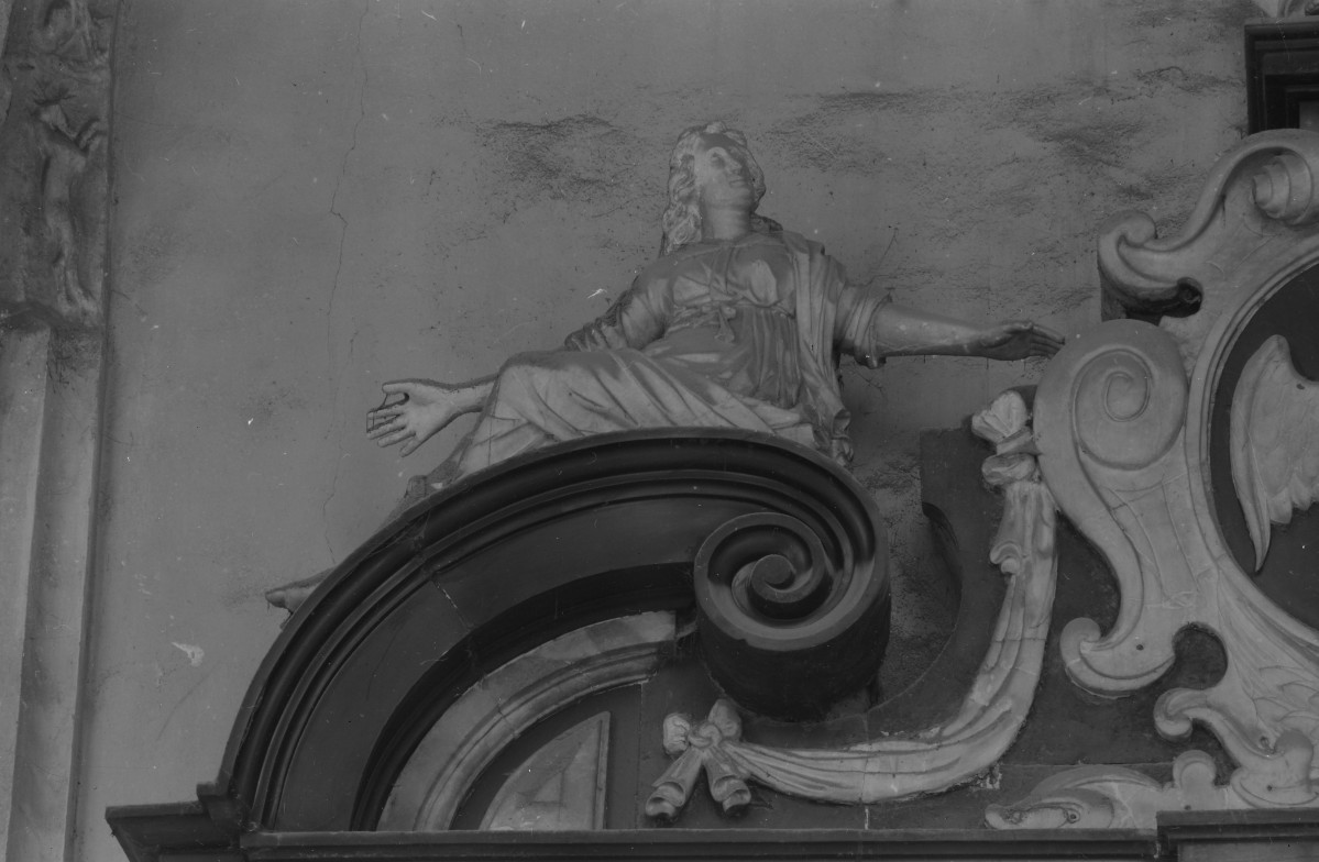 Katedra pw. Wniebowzięcia Najświętszej Marii Panny i św. Wojciecha - wnętrze: zwieńczenie portalu  w ambicie, fragment, skan 1