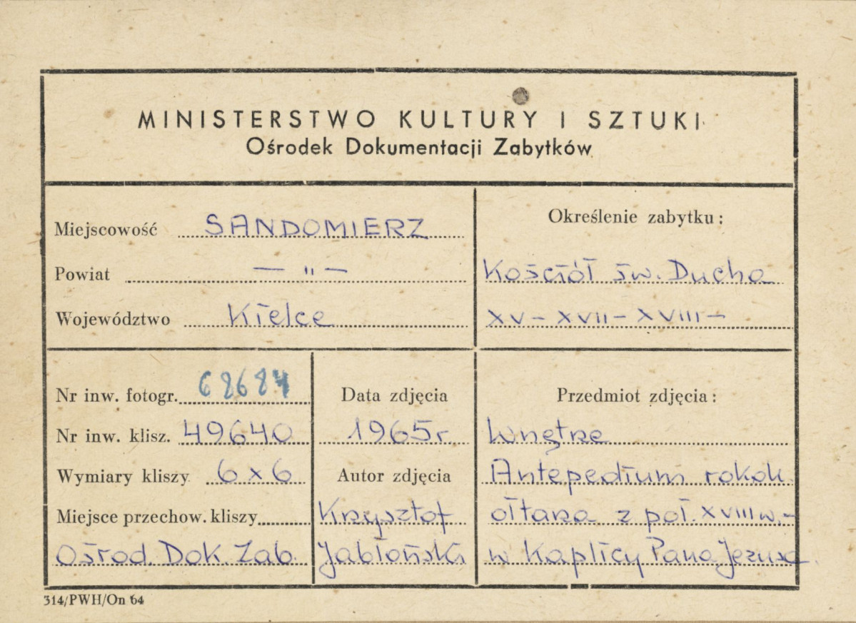 Zespół kościelno-szpitalny św. Ducha - wnętrze kościoła, widok na  antepedium ołtarza w kaplicy Pana Jezusa - metryczka, skan 1