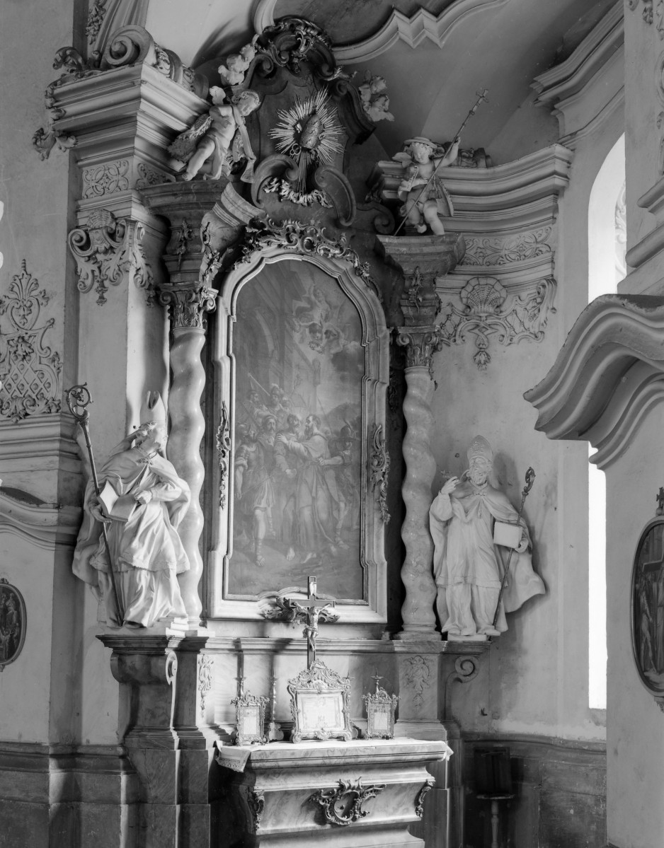 klasztor Benedyktynek - kościół pw. Wniebowzięcia Najświętszej Maryi Panny - wnętrze - nawa boczna / kaplica boczna - ołtarz boczny, skan 1