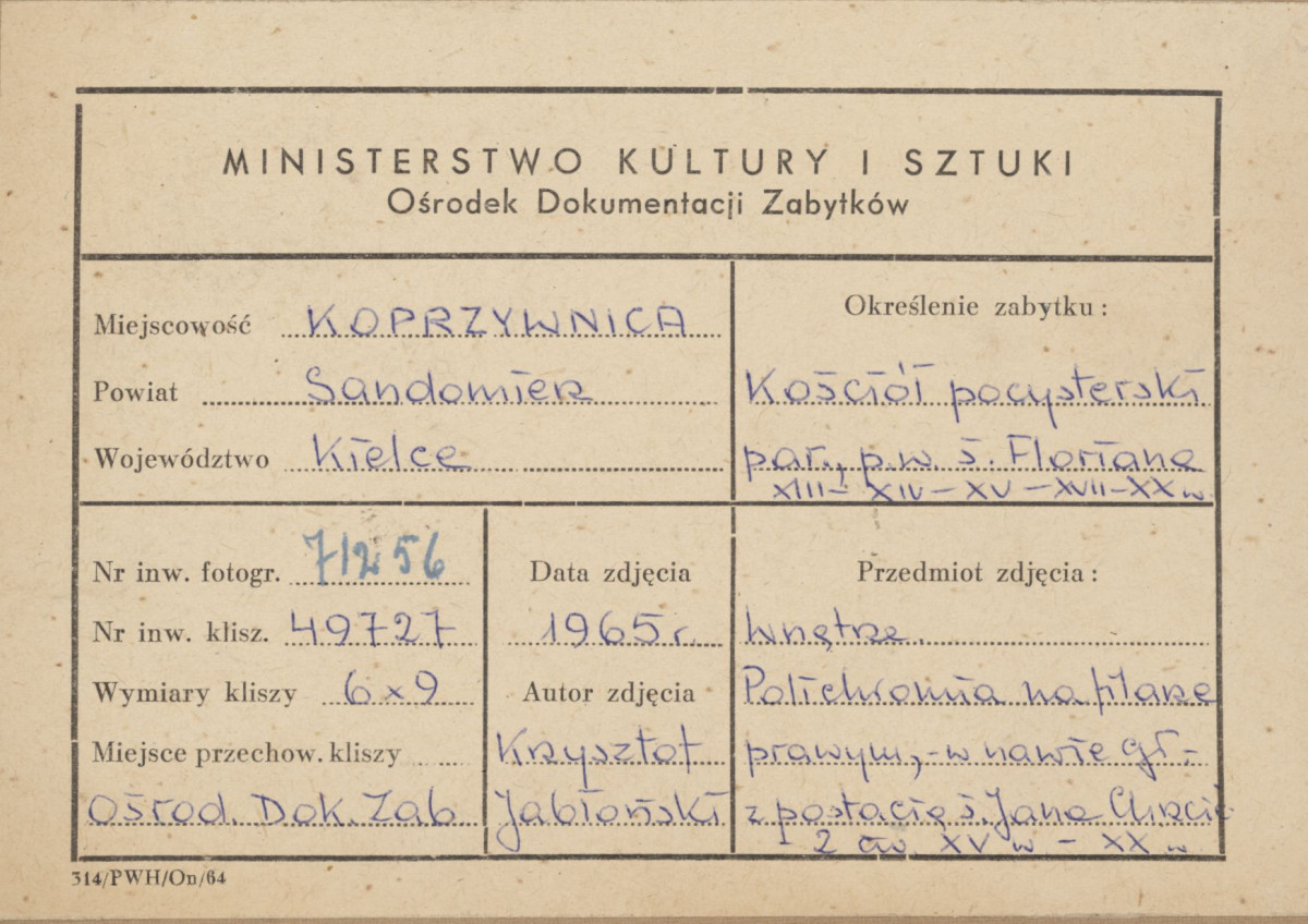 Zespół klasztorny - kościół, wnętrze,  fragment malowidła ściennego na filarze w nawie głównej z przedstawieniem św. Jana Chrzciciela - metryczka, skan 1