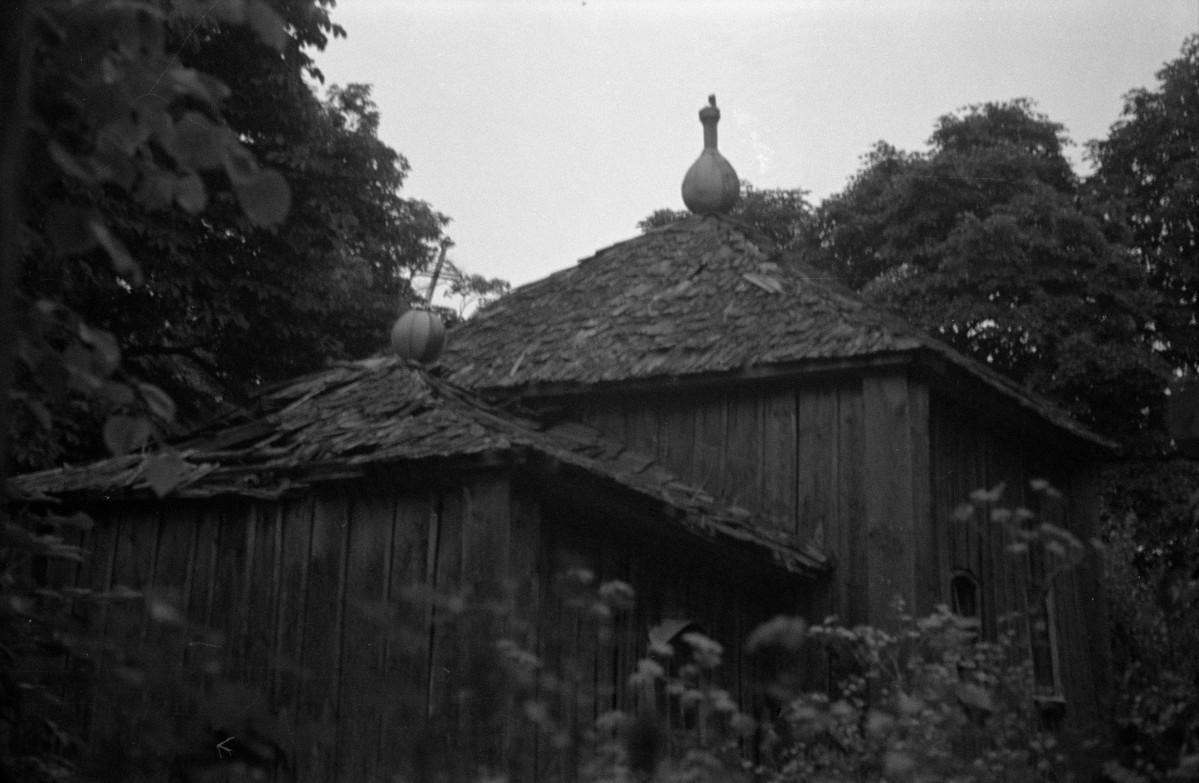 cerkiew greckokatolicka pw. Wniebowstąpienia Pańskiego - elewacja płd. zach., skan 1