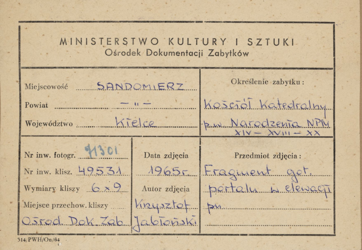 Zespół katedralny - katedra, fragment gotyckiego portalu w elewacji płn. - metryczka, skan 1