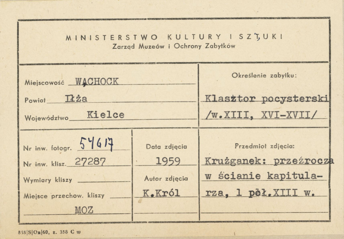 Zespół opactwa Cystersów - klasztor,  przeźrocze pomiędzy kapitularzem a krużgankiem - metryczka, skan 1
