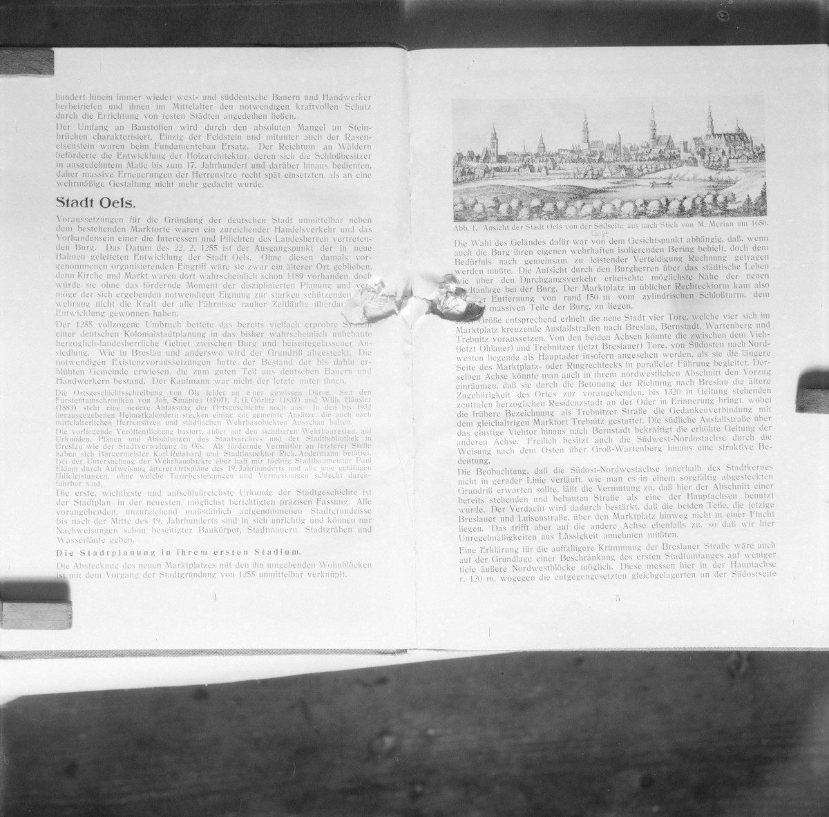 Strona 4 - 5, trzeciego tomu książki autorstwa dr. Kurta Bimlera. "Śląskie murowane budowle obronne. tom 3. Księstwo Oleśnica, Wołów." , skan 1
