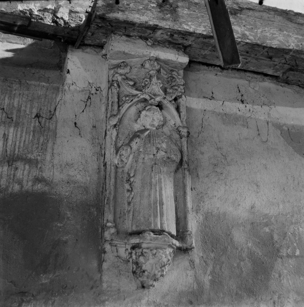 Arsenał miejski. Wnętrze. Rzeźba w skrzydle południowym., skan 1