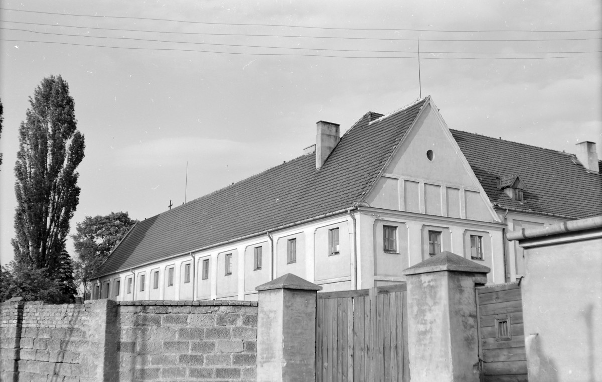 klasztor P.P. Benedyktynek - elewacja szczytowa i boczna, skan 1