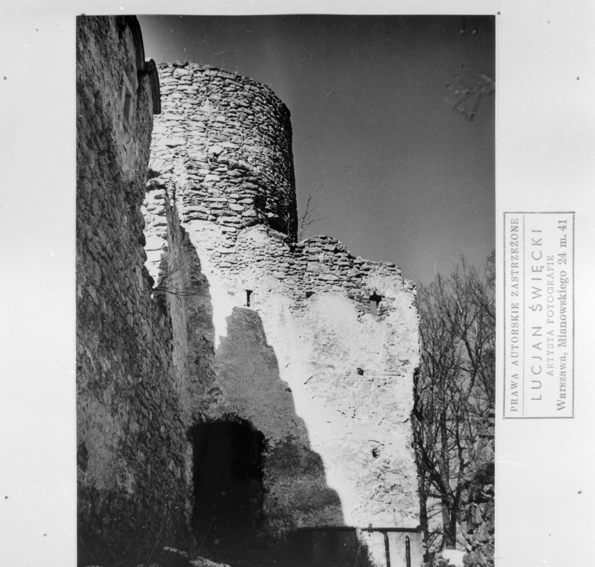 zamek Chojnik - baszta i wejście na nią, skan 1